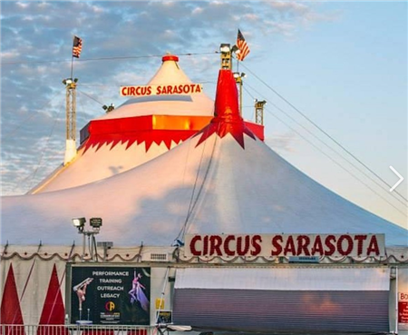 THE CIRCUS IS COMING TO TOWN